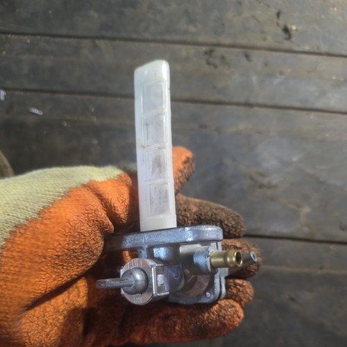 Suzuki fuel tap - suzuki, petrol