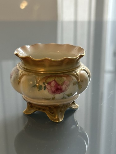 Small royal worcester hand - royal,