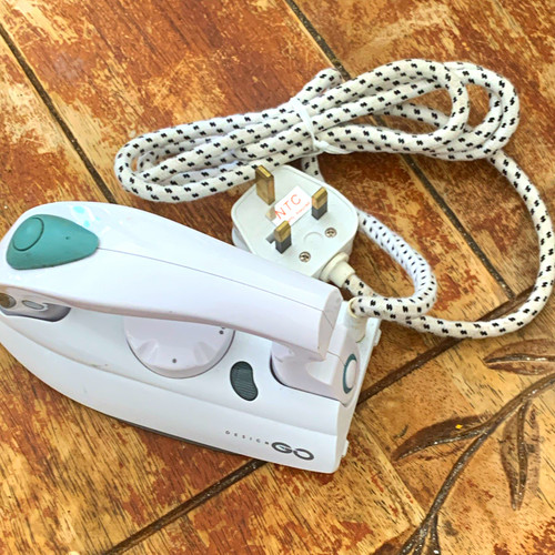 Design steam travel iron - go,