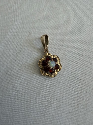 9ct gold opal and garnet - 9ct,