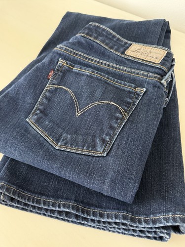 Levi women slight curve - slight,