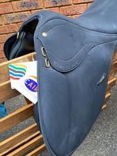 18" Early Wintec pro endurance saddle with Military style Panel and Cair System.