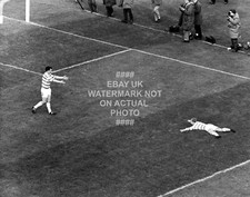 1965 JO MCBRIDE JIMMY JOHNSTONE ACTION PHOTO PRINT CELTIC CHOOSE SIZE  2