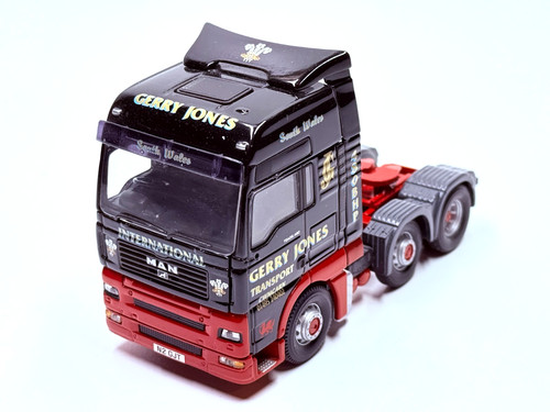 Corgi man tractor unit - unit, model