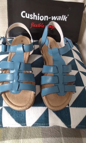 Blue sandals cushion - blue,