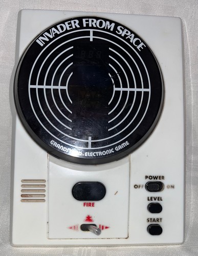 Invader from space retro - space”,