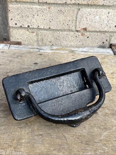 Antique vintage cast iron - /,