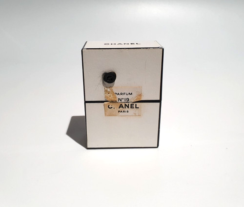 Vintage 1970s chanel 19 - no,