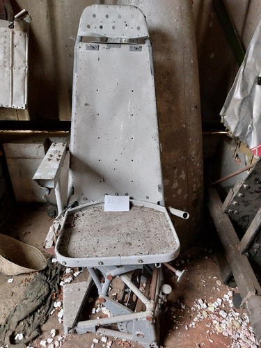 Aircraft cockpit seat - ,
