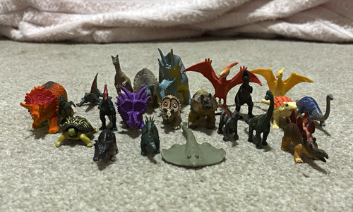 Mixed lot plastic dinosaur - lot,
