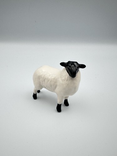 Beswick 1828 black faced - black, lamb