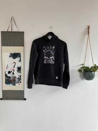 Saltrock dark grey illustrated