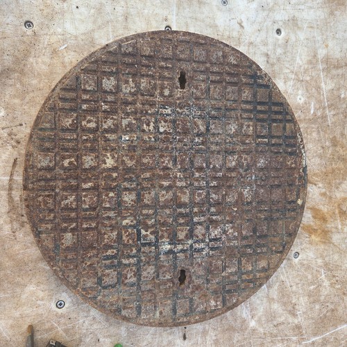 Round cast iron manhole - cast,