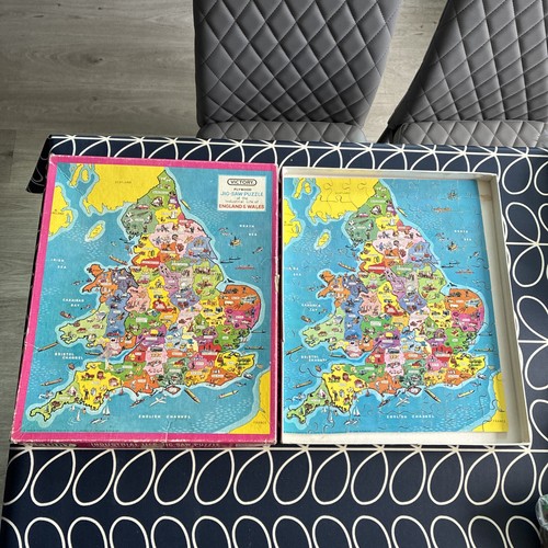 Complete vintage wooden jigsaw - wooden,