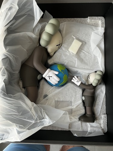Kaws the promise - the, figure