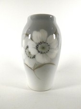 VINTAGE ROYAL COPENHAGEN VASE WITH BEAUTIFUL FLOWERS ITEM NO 2315 REF 59/5