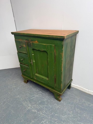 Amazingly painted green - amazingly,