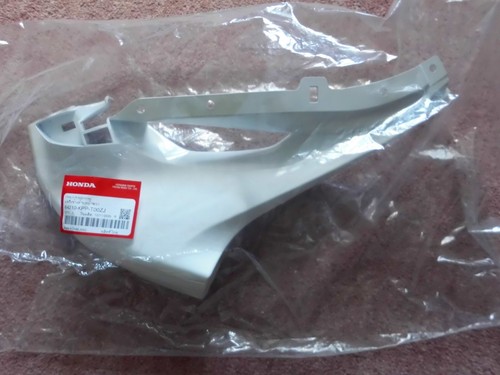 Honda cbr125r cbr250r - cbr125r, right