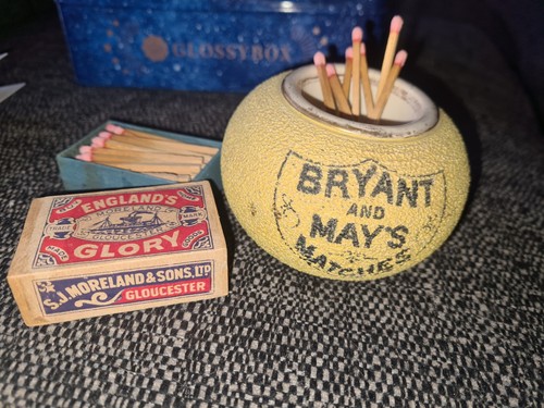 Bryant may matchpot - matchpot, striker