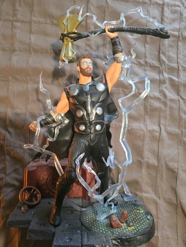 Diamon select toys thor - select,