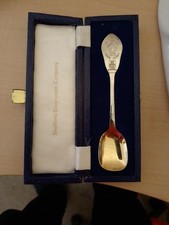 Cased Sterling Silver Queen Elizabeth II 1977 Silver Jubilee Sugar Spoon.