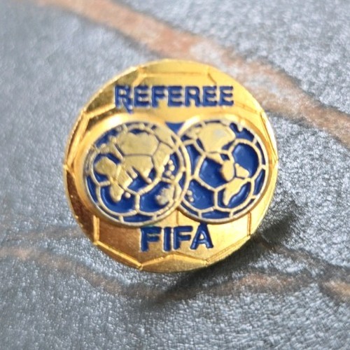Vintage fifa referee pin - pin, badge