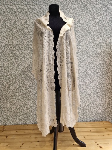 Antique lace shawl spanish - antique,