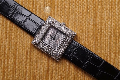 New ladies le chat - chat, watch