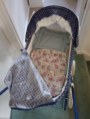 Vintage dolls pram - (1990s?),