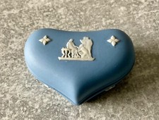 WEDGWOOD WHITE ON BLUE JASPER JASPERWARE MINIATURE HEART TRINKET POT