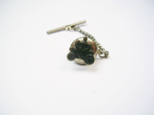Vintage tie tack - tie, stagecoach