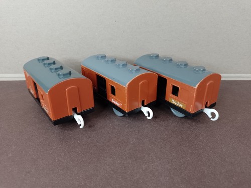 Three mail wagons tomy - wagons,