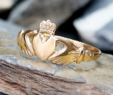 9ct GOLD CELTIC CLADDAGH Ring - Hallmarked - Size N (us size 6.5) - 1.1g