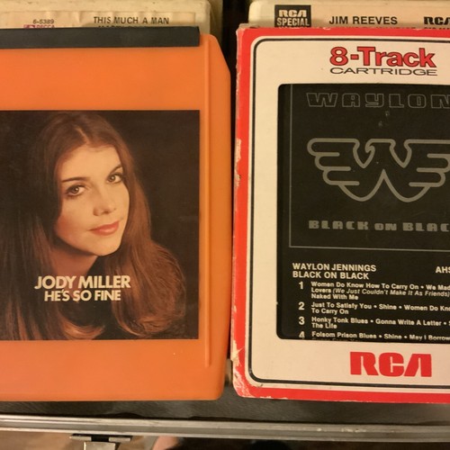 Box track stereo - 8-track,