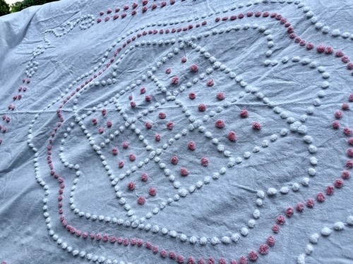 Pink candlewick hand tufted - hand,