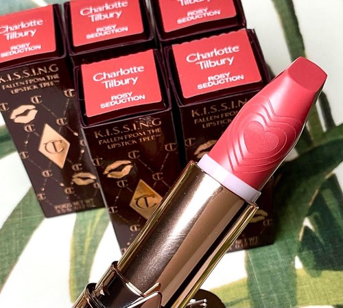 Charlotte tilbury kissing - charlotte,