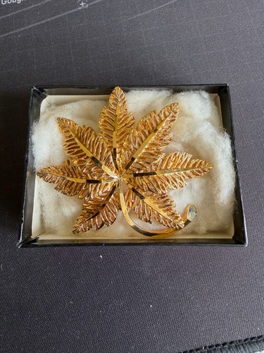 1970 vintage sphinx gold - vintage,