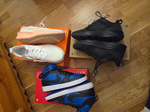Nike sneaker bundle - sneaker, job