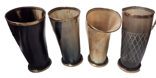Viking drinking horns set 4 - drinking, of