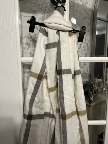 Scarf bnwt - scarf,