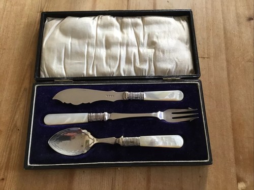 Mother pearl handle butter - of,