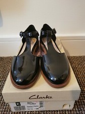 BNWB Clarks Taylor Palm Size UK 3.5 Black Patent Leather T-bar Silhouette Shoes