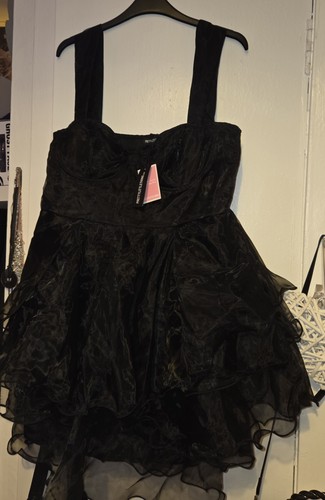 Pretty little thing black - little,