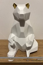 CUBIC POLAR BEAR SITTING RESIN