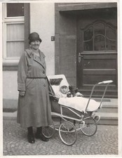 33/181 Photo - Old Era - Pram