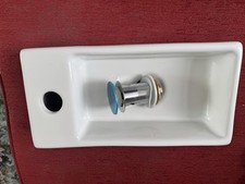 Clockroom Small Sink And Plug
