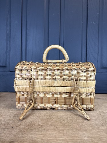 Small vintage wicker basket - small,