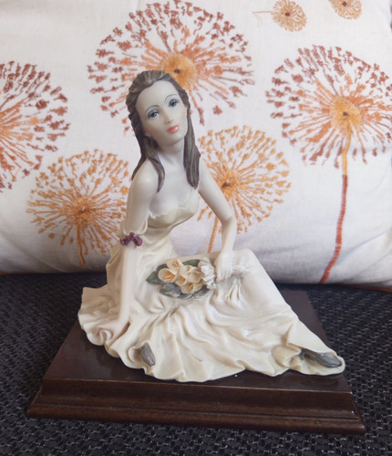 Belcari figurine seated - belcari,