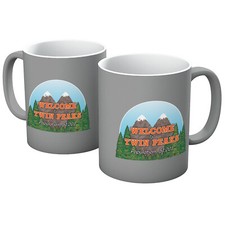 TWIN PEAKS WELCOME TO SIGN POPULATION 51201 CULT TV MUG IN VARIOUS COLOURS