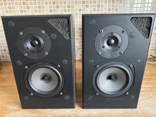 Rega kyte bookshelf speakers - kyte,